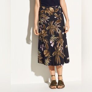 Vince Mixed Tropical Garden Crinkle MIDI Skirt EUC